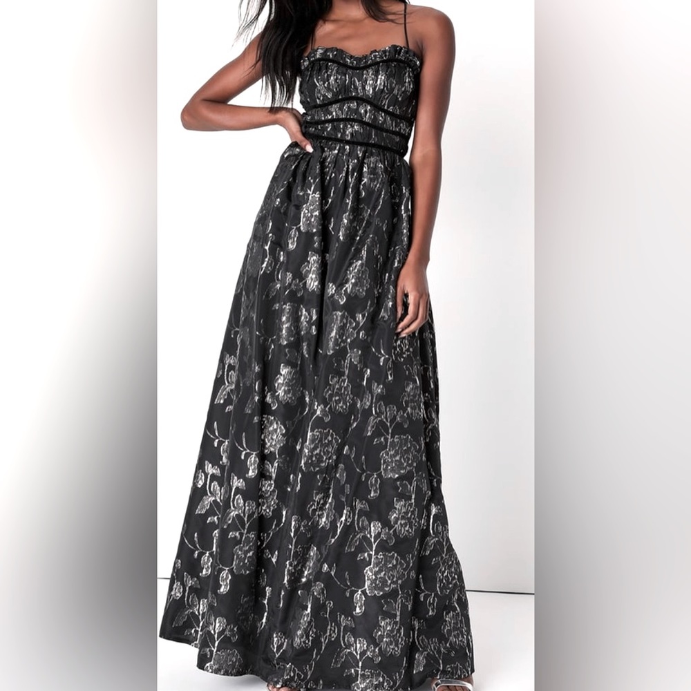 NWT lulus strappy backless gown size small
